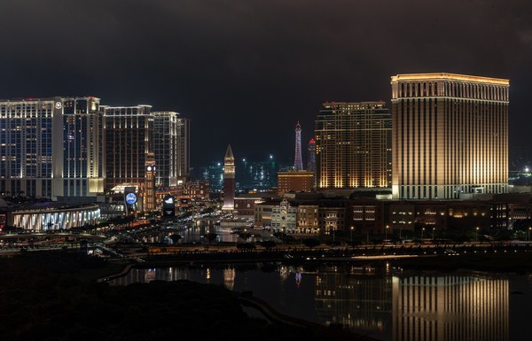 Sands China properties turn off exterior lights and non-essential indoor lights for one hour March 26 during Earth Hour 2022, joining businesses and individuals around the world to increase climate change awareness.