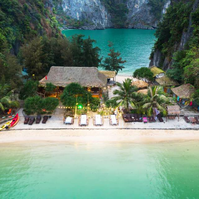 In the heart of Hai Phong, there is an island with 2 sea surfaces, the water is as blue as the Maldives version of Vietnam - Photo 2. In the heart of Hai Phong, there is an island with 2 sea surfaces, the water is as blue as the Maldives version of Vietnam - Photo 2.