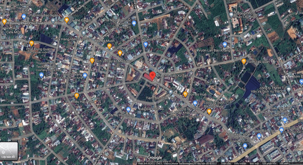 What in the village in Vietnam is likened to the Arc de Triomphe Paris because of its beautiful planning? Located in a poetic land, nature favors paradise-like scenes - Photo 3.