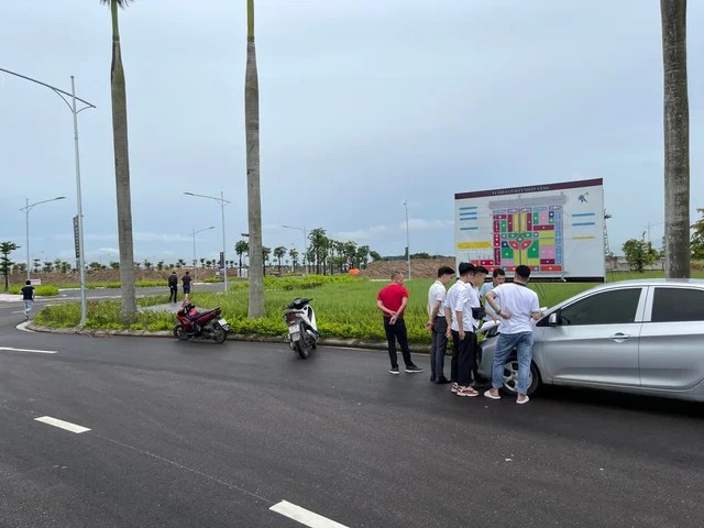 After the land fever, many land plots dropped in price, investors fled from Quang Tri real estate - Photo 2.