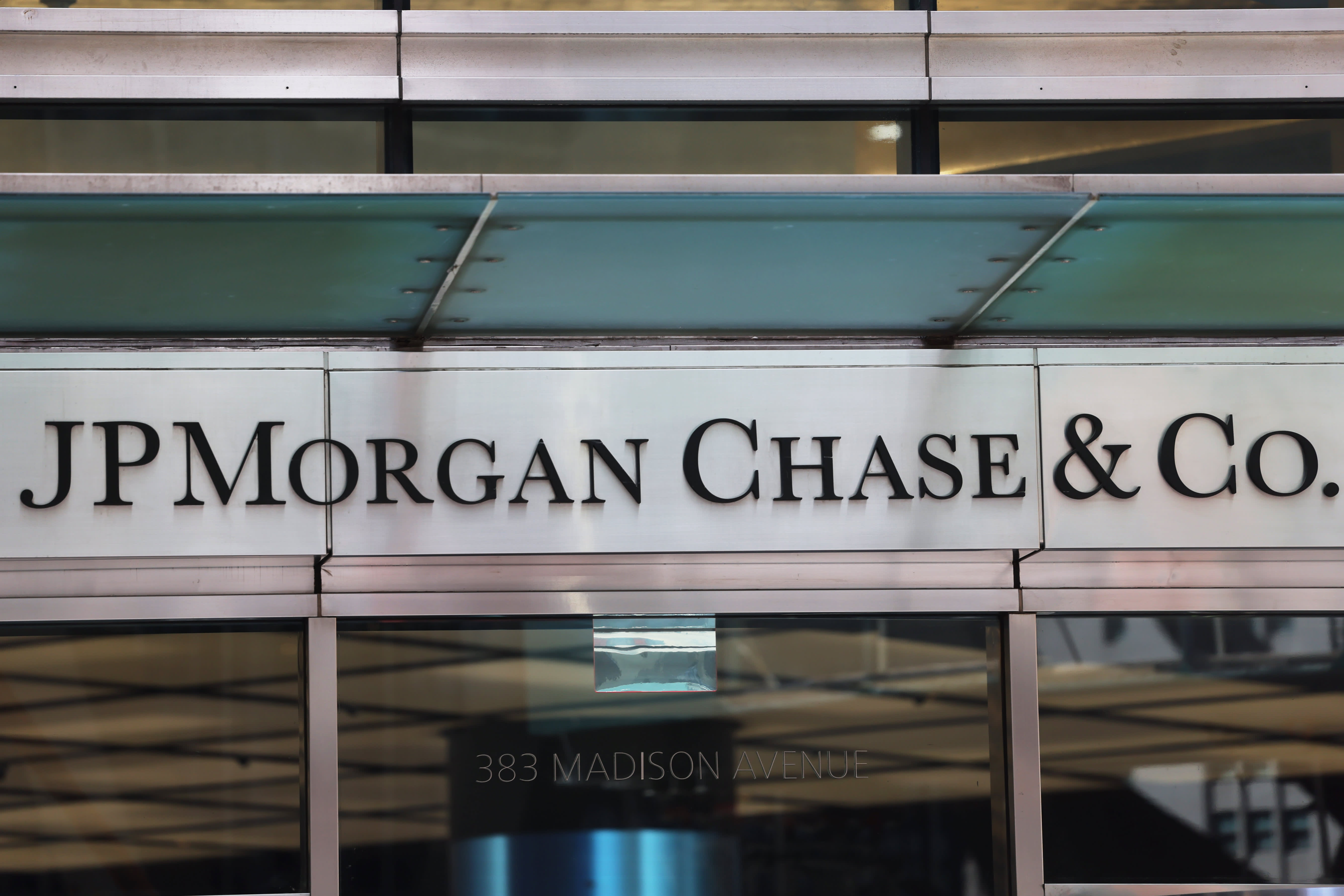 Top bank analyst Mike Mayo says keep buying JPMorgan at the highs:'Goliath is winning'