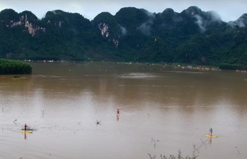 'Làng du lịch tốt nhất thế giới' bị ngập lụt, doanh nghiệp mời du khách trải nghiệm- Ảnh 1.