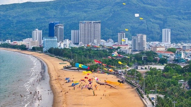 Giảm hơn ngàn chuyến bay, doanh thu du lịch của Bình Định vẫn đạt tỉ đô- Ảnh 2.