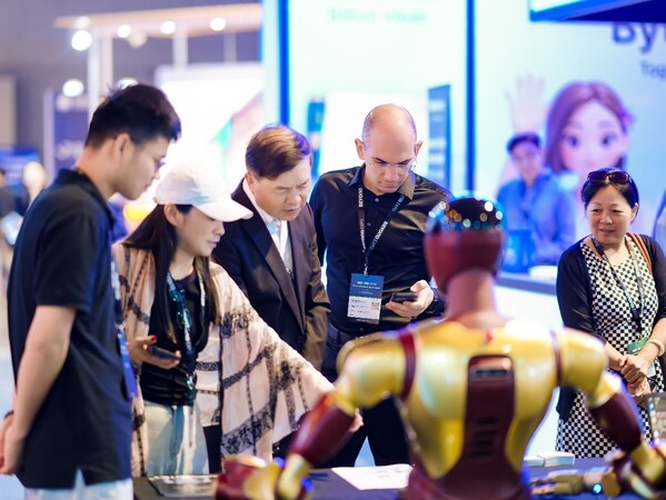 Robots attract attention at BEYOND Expo 2025 Source: BEYOND Expo
